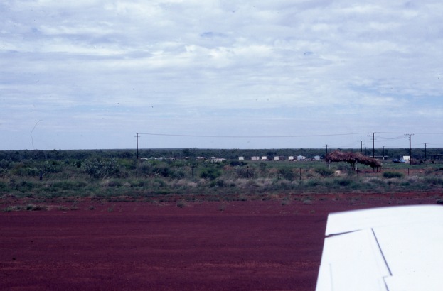 Life and youth in the Lajamanu camps 1984  / Lajamanu from the plane.  / Barbara Glowczewski / Lajamanu, Central Australia