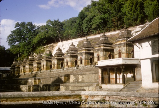 Vallée de Kathmandu c.1970 / Temple de Pashupati. Arya ghat.  / Hyvert, Gisèle  / Pashupatinath (Kathmandu district), Népal 