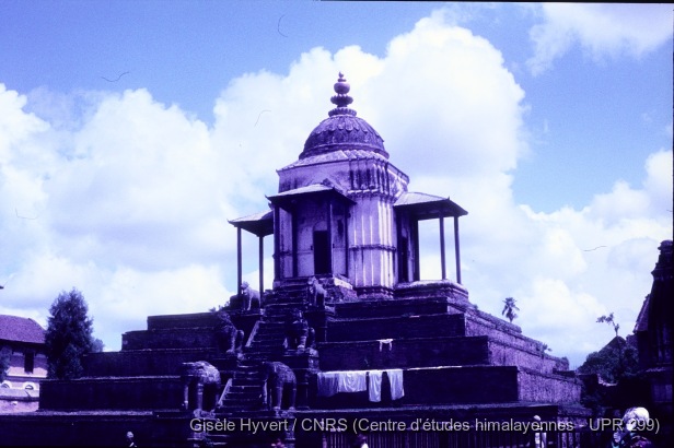 Vallée de Kathmandu c.1970 / Temple de Phasi dega (dédié à Shiva).  / Hyvert, Gisèle  / Bhaktapur, Durbar square (Bhaktapur district), Népal 