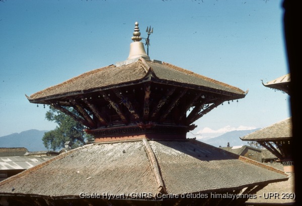 Vallée de Kathmandu c.1971 / Toiture du temple de Vishwanath.  / Hyvert, Gisèle  / Patan, Durbar square, Mangal bazar (Lalitpur district), Népal 