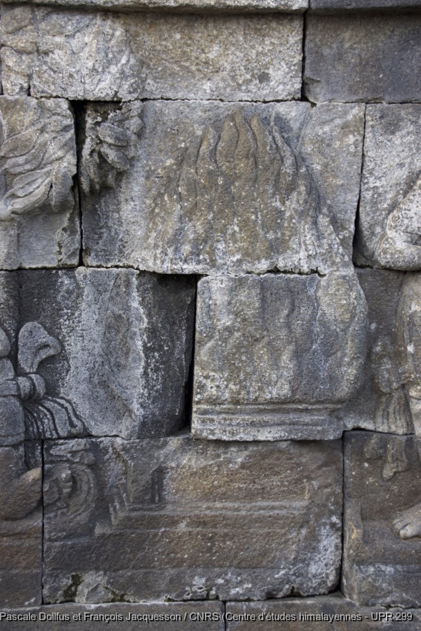 Borobudur > Galerie I > Mur inférieur : Histoire de celui qui cherche la bonne parole / Borobudur > Galerie I > Mur inférieur : Histoire de celui qui cherche la bonne parole / Jacquesson, François; Dollfus, Pascale /  Indonesia/ Indonésie
